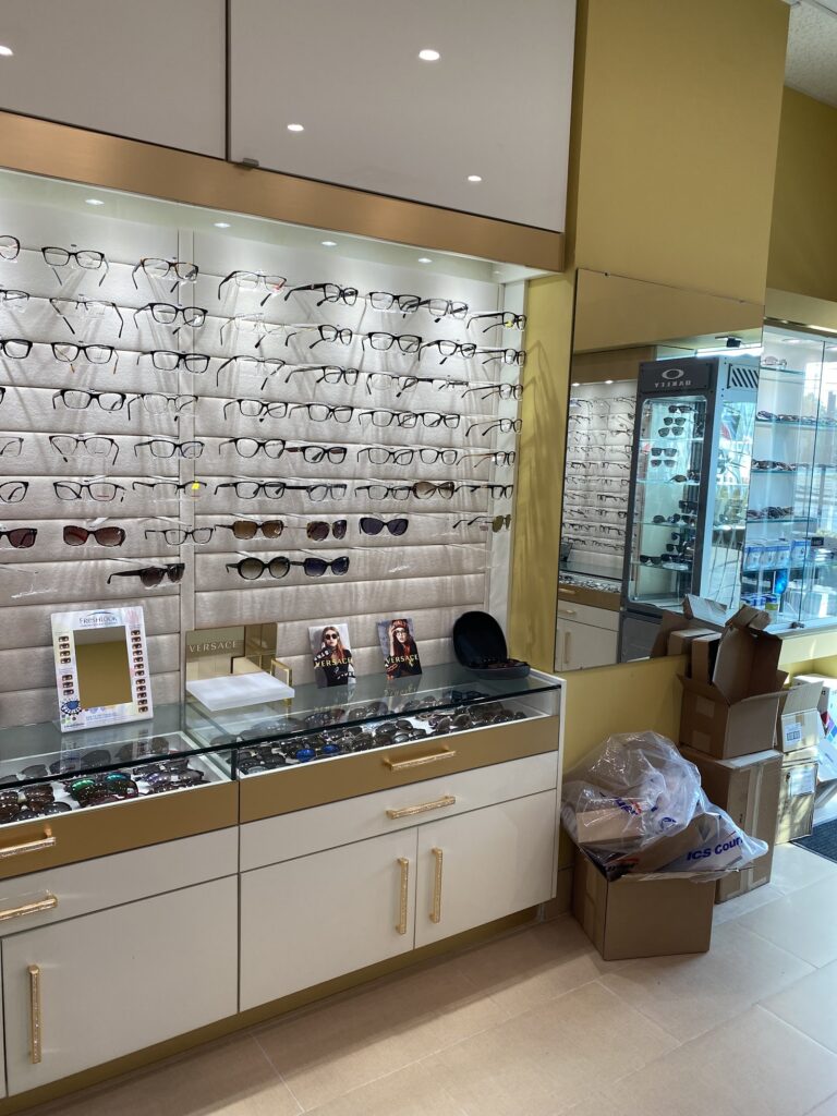 Dezine Optical Outlet - photo by Prashant Nikam via Google
