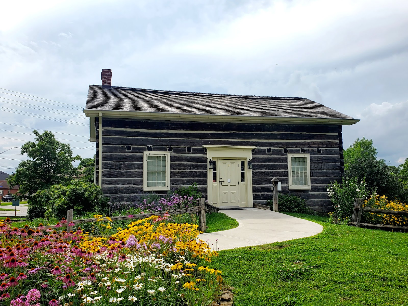Leslie Log House - photo by Thuong Duong via Google